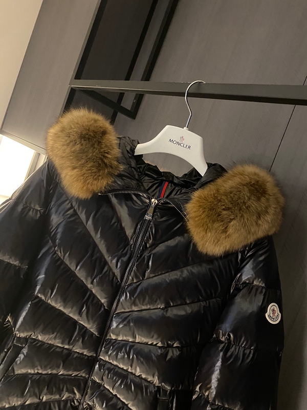 ハイクオリティダウンジャケット側面デザイン